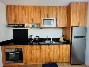1-Bed - Sleeps 4 with High Rise City View