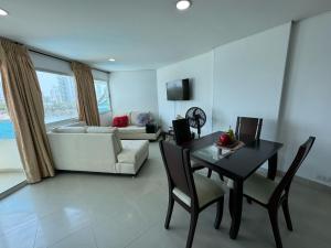 Apartamento en Laguito Ed Torres del Lago 604 ICDI