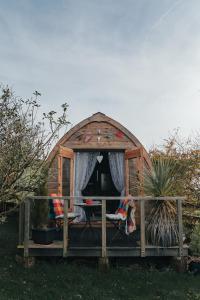 Sea View Pod Close to Mountains Snowdonia