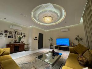 شقة فاخرة ٣ غرف وصالة ٣