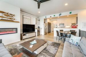 Depoe Bay Townhome w Deck & Stunning Ocean Views!