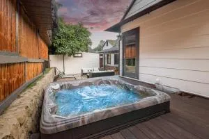 Luxurious Bel Air Home w/ Jacuzzi! 2BD 2BA - Beverly Glen