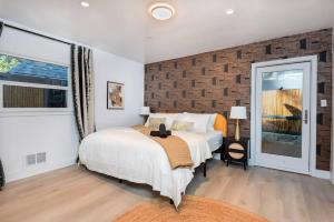 Luxurious Bel Air Home w Jacuzzi! 2BD 2BA