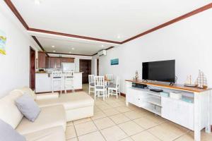 Newly remodeled unit in Flamingo with sweeping ocean views from big terrace