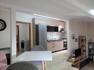 Gledis Apartment Tirana - Panoramic City Terrace