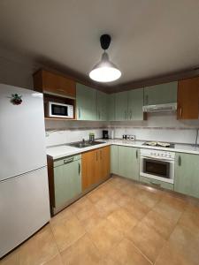 APARTAMENT SARDINA NEAR THE BEACH WITH POOL AND WIFI e