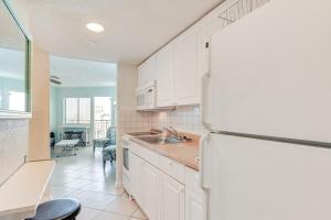 Steps to Ocean Myrtle Beach Condo with Perks!