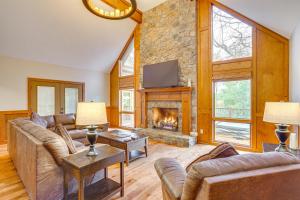 Large Dahlonega Home, Ideal for Family Gatherings!