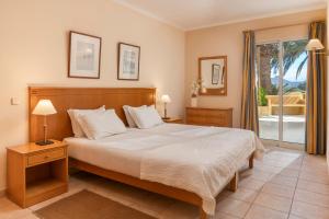 Casa do Ribeiro Salgado by An Island Apart