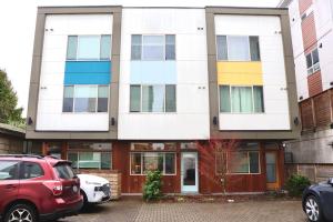 Entire Stunning Townhouse 3br2.5ba w Parking