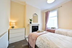 A two bedroom a stride away from Meridian Greenwich