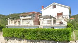 Apartments with a parking space Supetarska Draga - Donja, Rab - 22866 