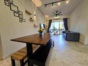 1-10pax DoorStep private beach & swimming pool