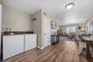 Downtown Condo-Lower Level