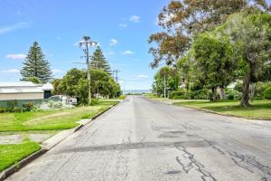 Encounters by the Sea 20 Whalers Rd Encounter Bay - BYO Linen