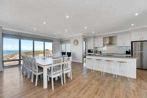 Nauticus - 82 Surfers Parade Middleton - BYO Linen