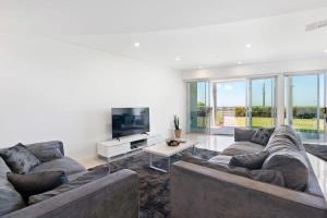 Gallery 4 145 Hindmarsh Road Victor Harbor - BYO Linen