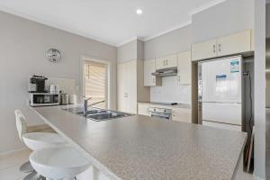 Beautiful Island Blanche Pde Hindmarsh Island - BYO Linen - WiFi