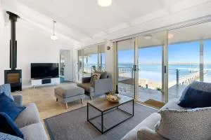 Beladura - 35 Goolwa Channel Drive Hindmarsh Island - Linen Included - Milang