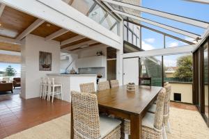 The Glass House 103 Bristow-Smith Ave Goolwa South - BYO Linen