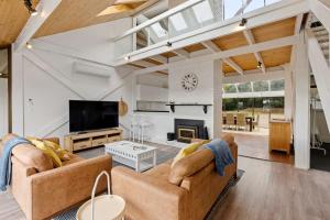 The Glass House 103 Bristow-Smith Ave Goolwa South - BYO Linen