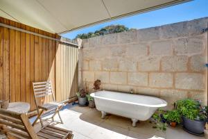 28 Ferrier Dve Waitpinga- Linen Included