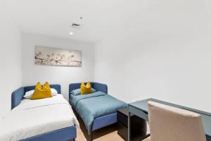 A Spacious & Lux Apt for 5 Next to Southern Cross