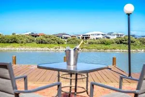 71 Blanche Pde Hindmarsh Island - No Linen Included - Milang