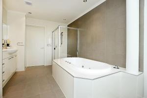 Gallery 7 - Town Centre - Wi-Fi - Linen Included