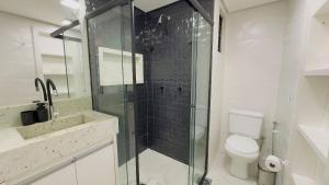 Flat 135 beira lago em Brasília