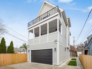 Chateau in the Village - Brand New 3BD 5BA