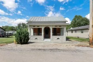 Housepitality - Little River Trails - Maineville