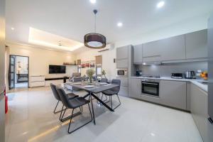 3 bedrooms private villa with garden Rawai