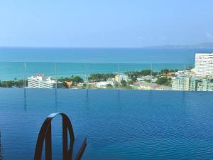 Riviera Ocean Drive Queen Corner Studio Seaview