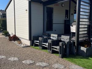 Chalets Chalet 3 Chambres avec Piscines, Clim et Proximite Plages a Pomerols - FR-1-783-13 : photos des chambres