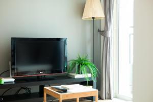 Scandi style flat in Central Jakarta, Gym & Pool