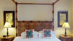 F211 Second Floor 3-bedroom Poolside Lanai