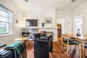 Central Flair - Cultural Vibrancy & Historical Charm - Parkville