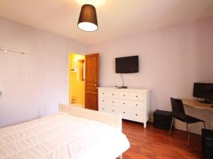 Appartements T3 duplex avec parking privatif a 100m du centre, proche thermes, wifi, equipe, max 5 pers, La Bourboule - FR-1-608-269 : photos des chambres