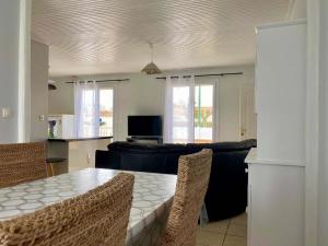 Maisons de vacances Maison Longeville-sur-Mer, 5 pieces, 8 personnes - FR-1-336-151 : photos des chambres