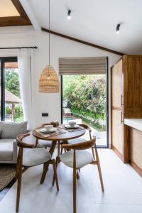 Capri Villa - Private Pool Oasis with Garden & Open-Air Bath