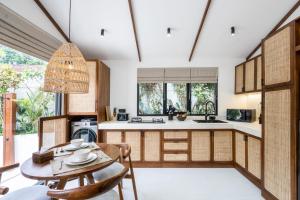 Capri Villa - Private Pool Oasis with Garden & Open-Air Bath