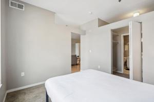 CozySuites Mill District with pool, gym #01