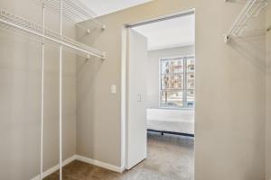 CozySuites Mill District with pool, gym #01