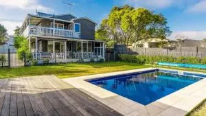 The Birkdale with Heated Pool by Ready Set Stay - BYO Linen and Towels - Sunset Strip