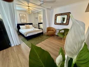 Luxe Palm Studio Villa - In the heart of Edge Hill