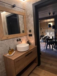 Coffee and Croissant Apartments