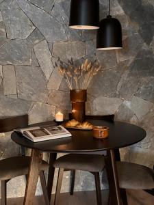 Coffee and Croissant Apartments