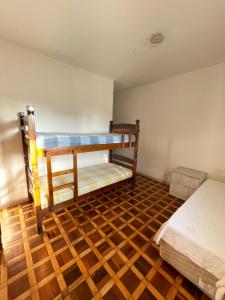 Quarto privativo em residência ótima localização