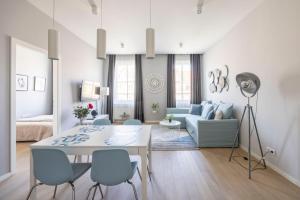 Stylish & Spacious Central Suite by Prestige Homes